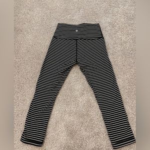 Black and white striped lululemon capris size 6